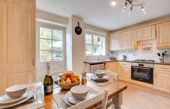 2 Bed in Beer Holiday Home