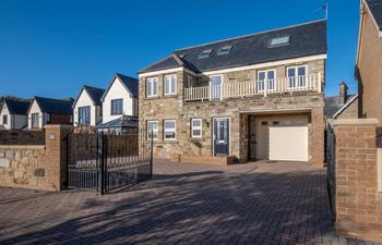 4 Bed in North Sunderland Holiday Home
