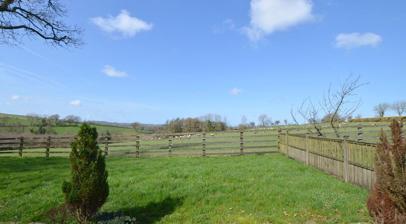 Photo of 2 Bed in Lampeter