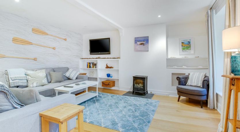 Photo of 3 Bed in Dartmouth
