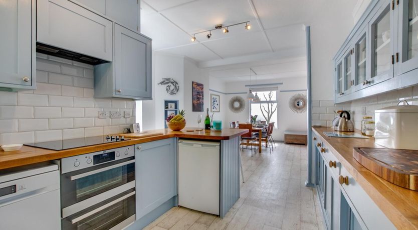 Photo of 4 Bed in Praa Sands