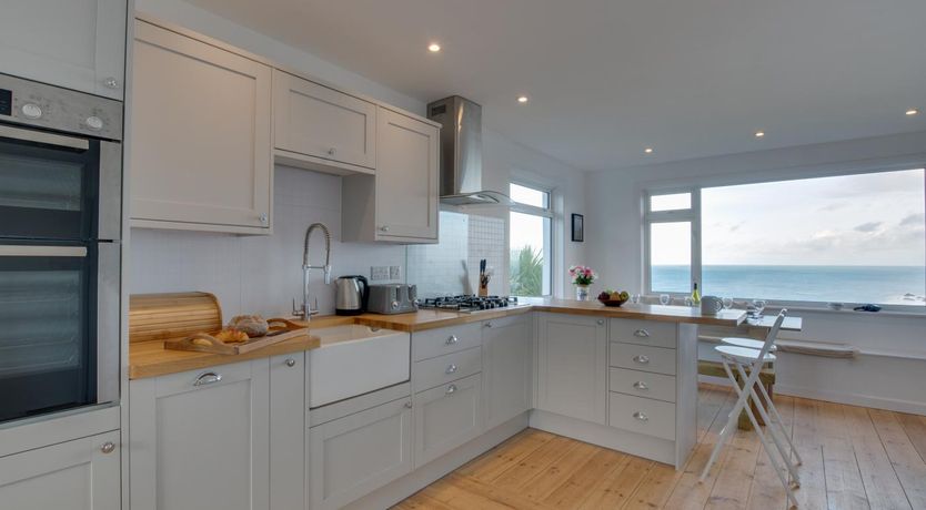 Photo of 3 Bed in St. Ives