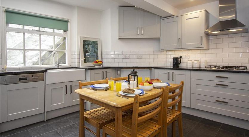 Photo of 5 Bed in St Ives