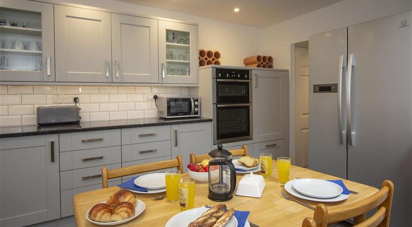 Photo of 5 Bed in St Ives