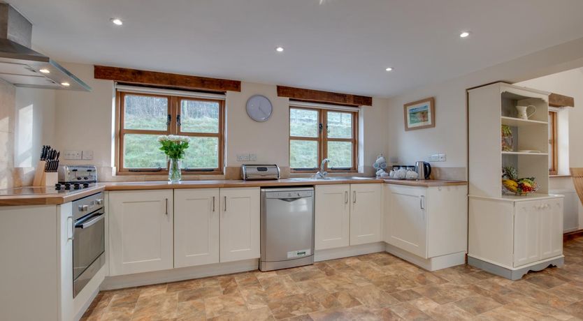 Photo of 3 Bed in South Molton