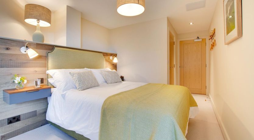 Photo of 2 Bed in West Bay