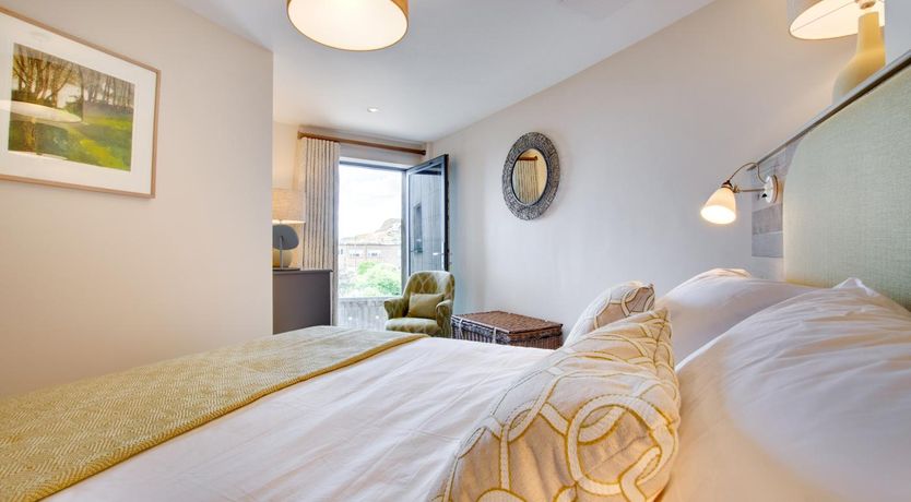Photo of 2 Bed in West Bay