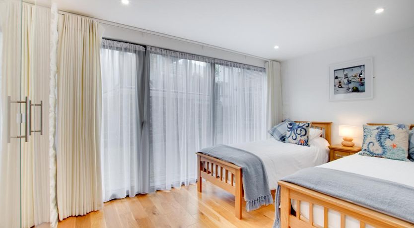 Photo of 2 Bed in Dartmouth
