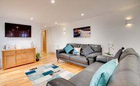 Photo of 2 Bed in Dartmouth