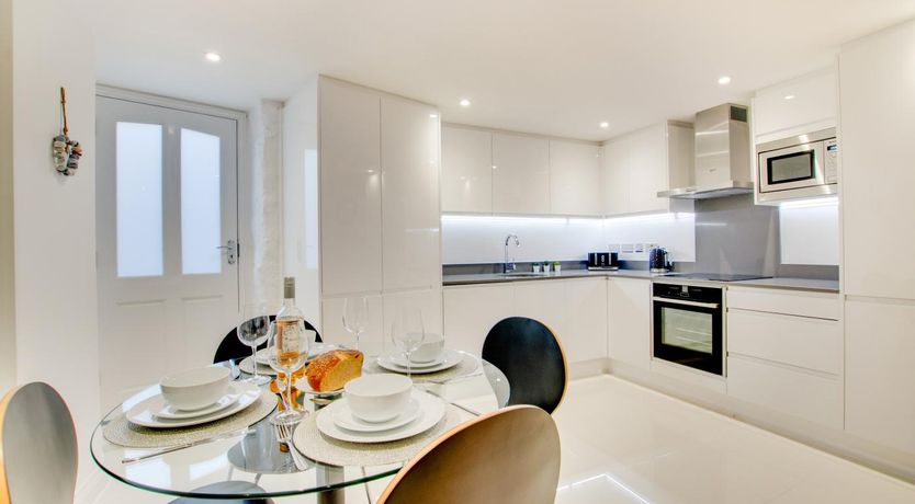 Photo of 2 Bed in Dartmouth