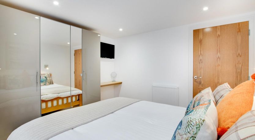 Photo of 2 Bed in Dartmouth