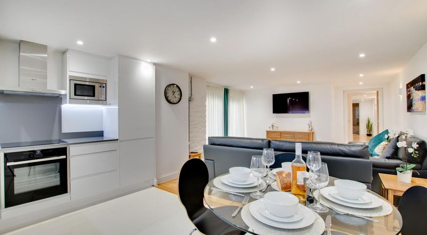 Photo of 2 Bed in Dartmouth