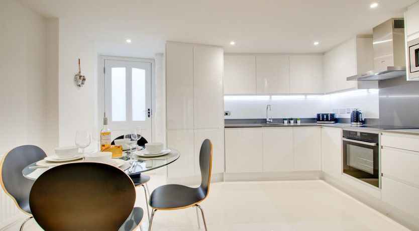 Photo of 2 Bed in Dartmouth