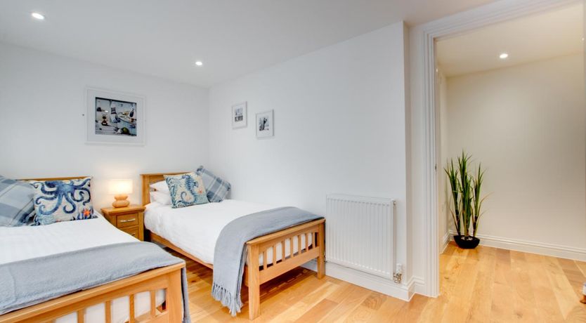 Photo of 2 Bed in Dartmouth