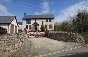 4 Bed in Gower Holiday Home