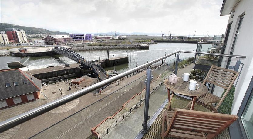 Photo of 1 Bed in Marina