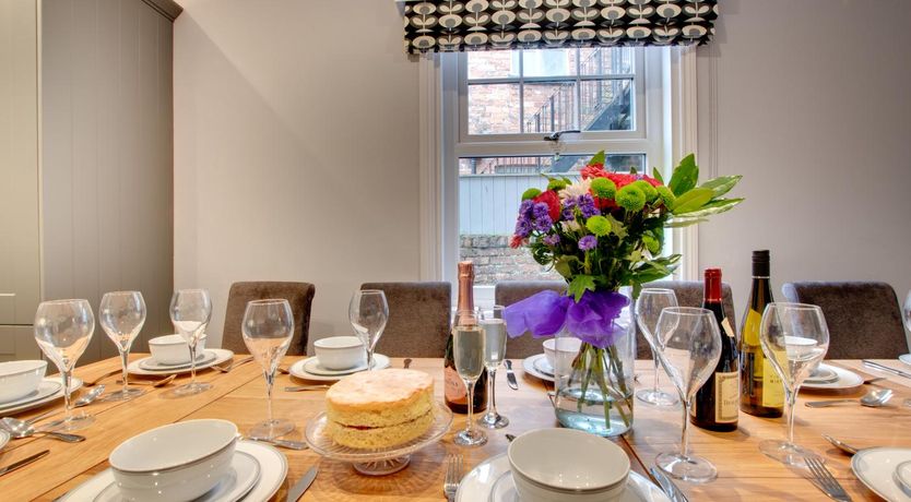 Photo of 5 Bed in Filey