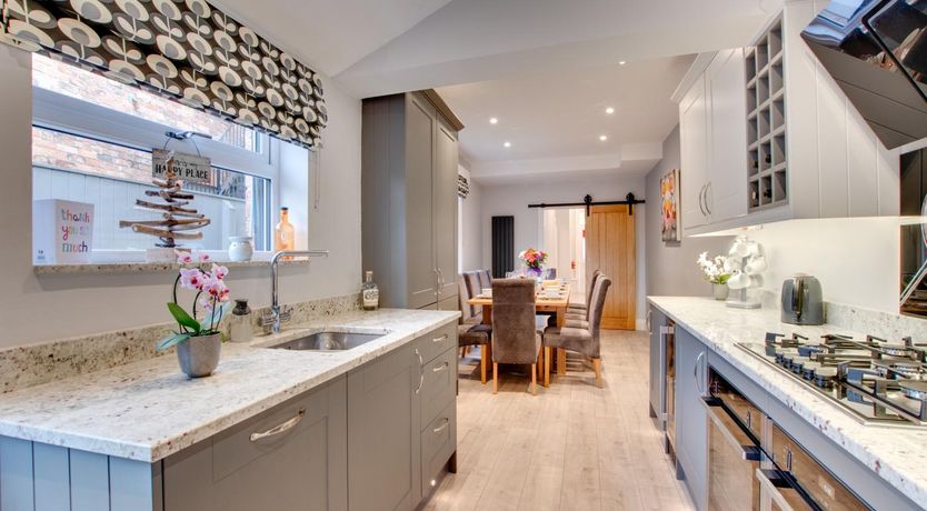 Photo of 5 Bed in Filey