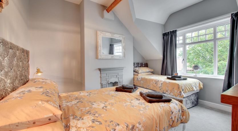 Photo of 5 Bed in Filey