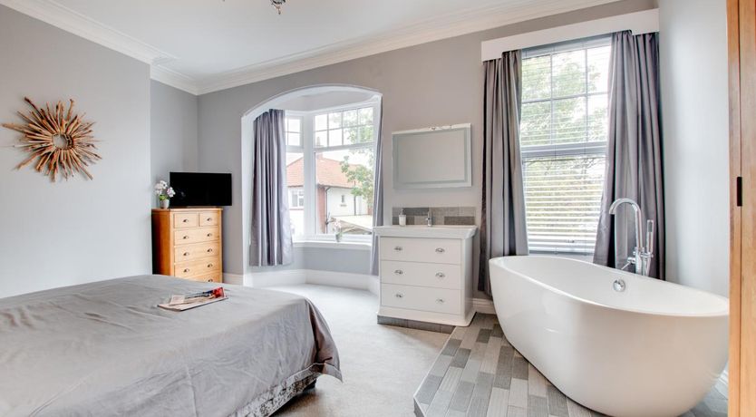 Photo of 5 Bed in Filey