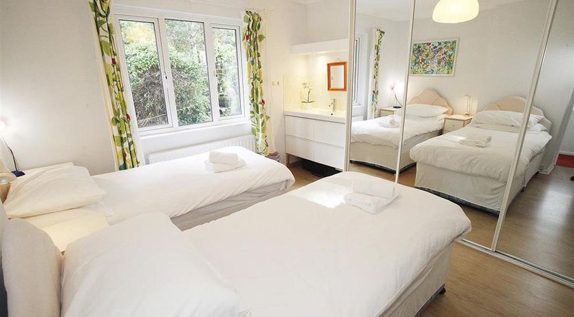 Photo of 3 Bed in Mumbles