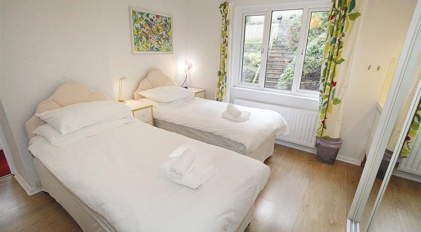 Photo of 3 Bed in Mumbles