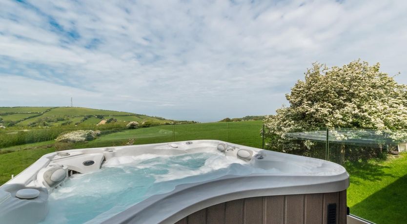 Photo of 6 Bed in Ilfracombe