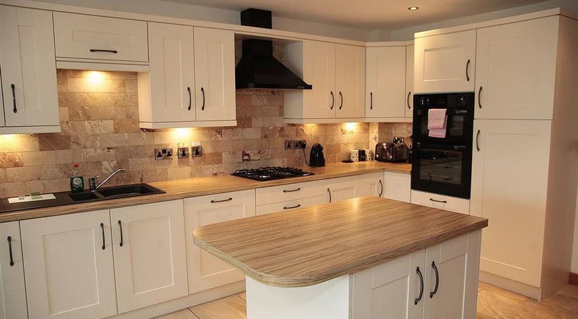 Photo of 4 Bed in Mumbles