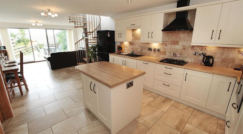 Photo of 4 Bed in Mumbles