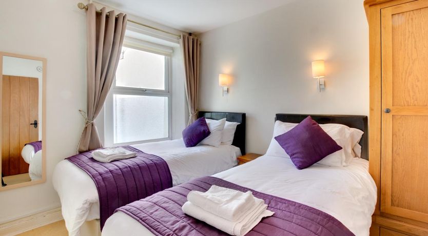 Photo of 2 Bed in Mumbles