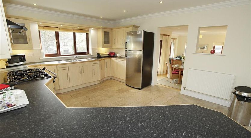 Photo of 4 Bed in Langland