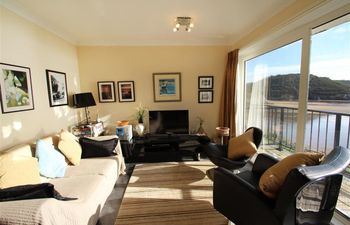 1 Bed in Caswell Holiday Home