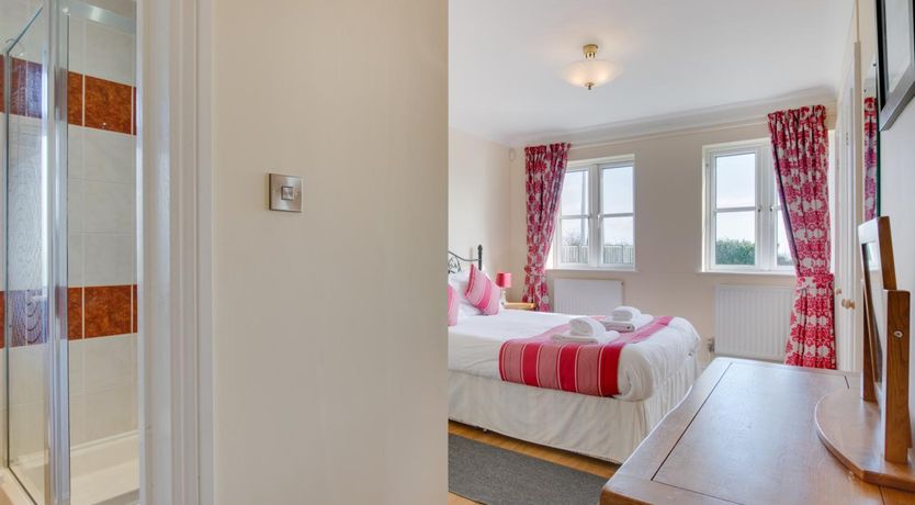 Photo of 4 Bed in Port Eynon