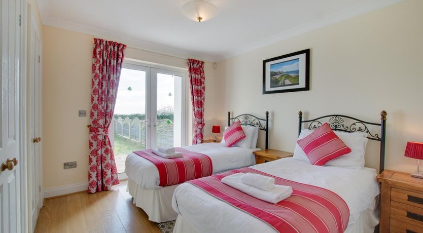 Photo of 4 Bed in Port Eynon