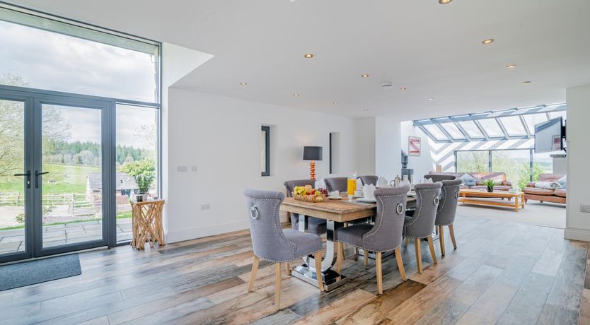 Photo of 3 Bed in Llanbadoc