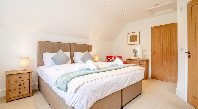 Photo of 3 Bed in Llanbadoc