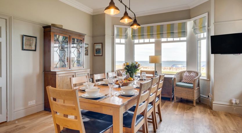Photo of 5 Bed in Seahouses