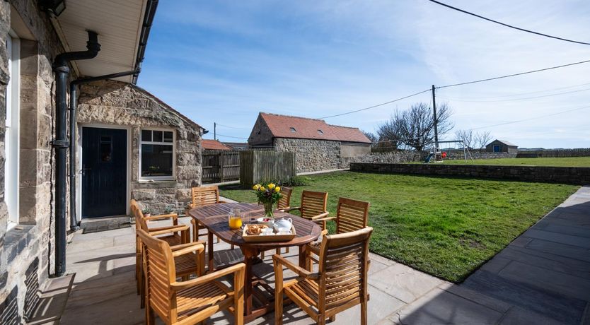 Photo of 5 Bed in Seahouses