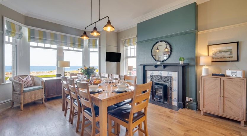 Photo of 5 Bed in Seahouses