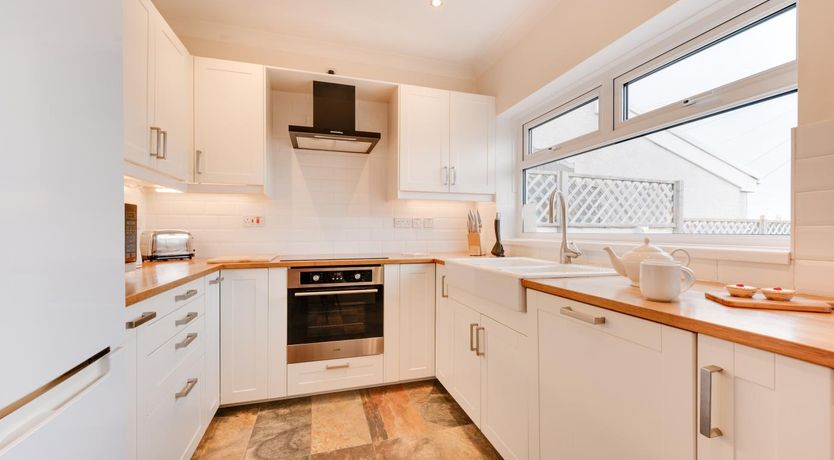 Photo of 3 Bed in Mumbles