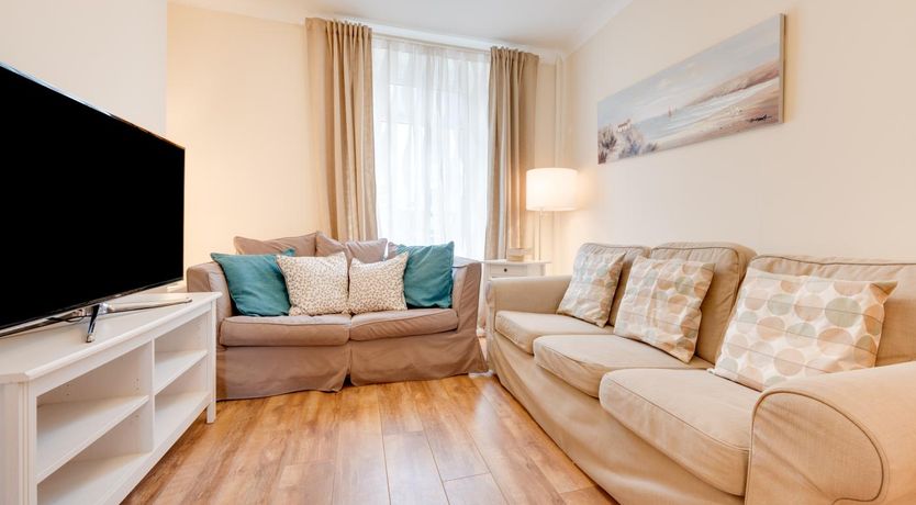 Photo of 3 Bed in Mumbles