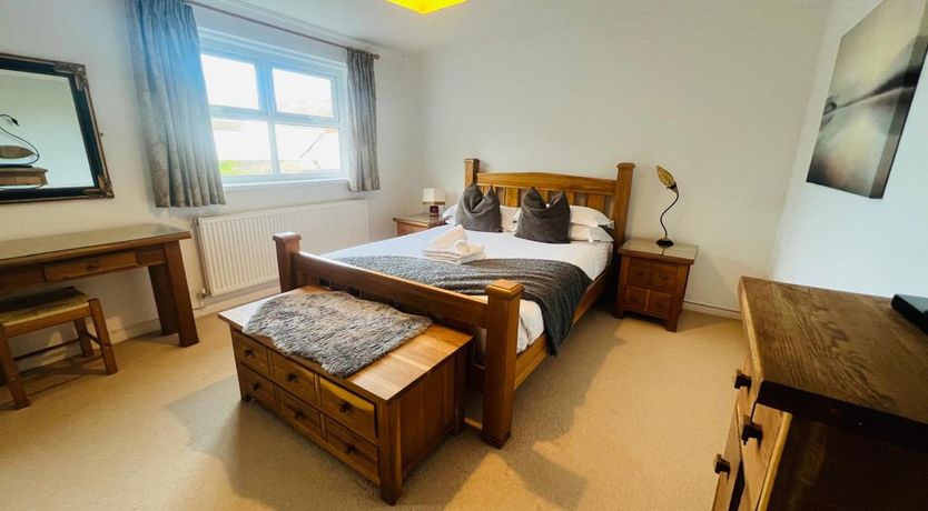Photo of 2 Bed in Mumbles