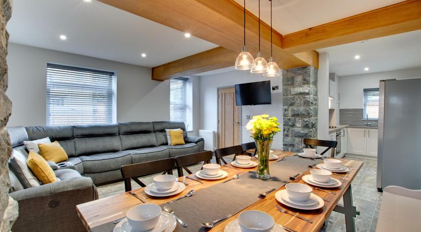 Photo of 5 Bed in Bala