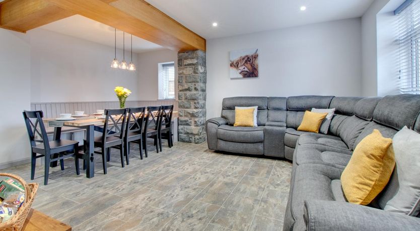 Photo of 5 Bed in Bala