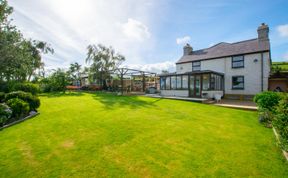 Photo of 4 Bed in Denbigh
