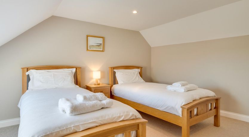 Photo of 3 Bed in Newton-by-the-Sea