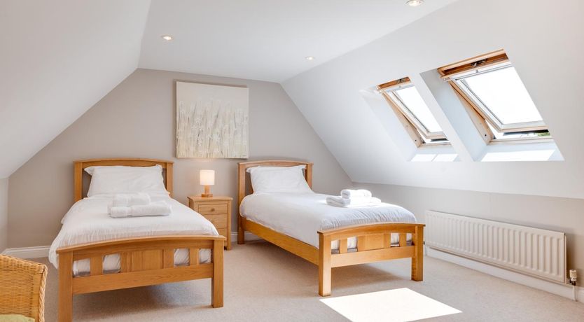 Photo of 3 Bed in Newton-by-the-Sea