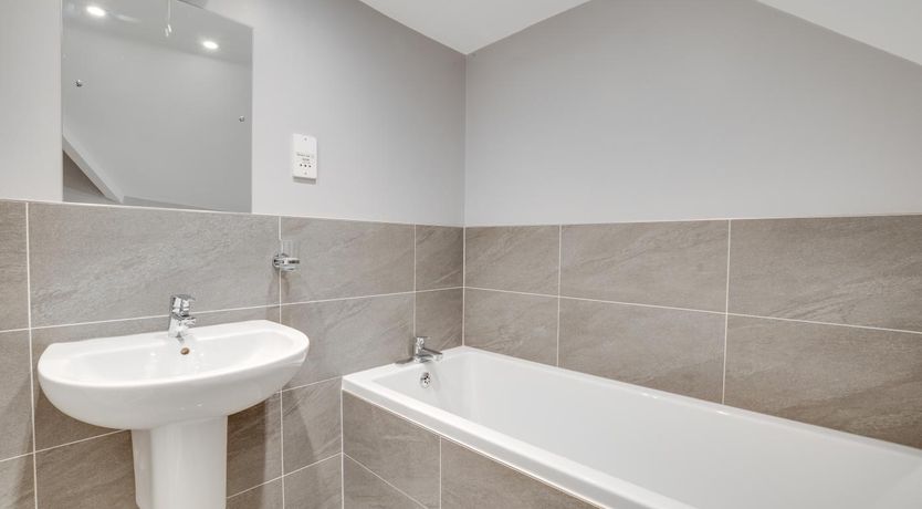 Photo of 3 Bed in Newton-by-the-Sea