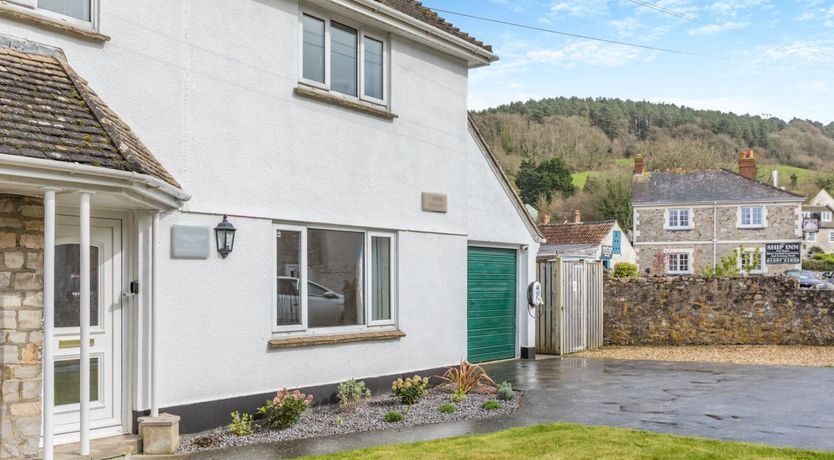 Photo of 3 Bed in Axmouth, Near Seaton
