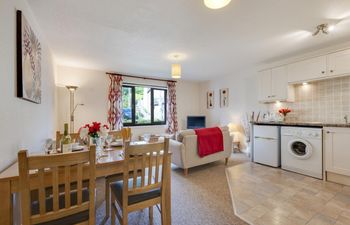 2 Bed in Beer Holiday Home